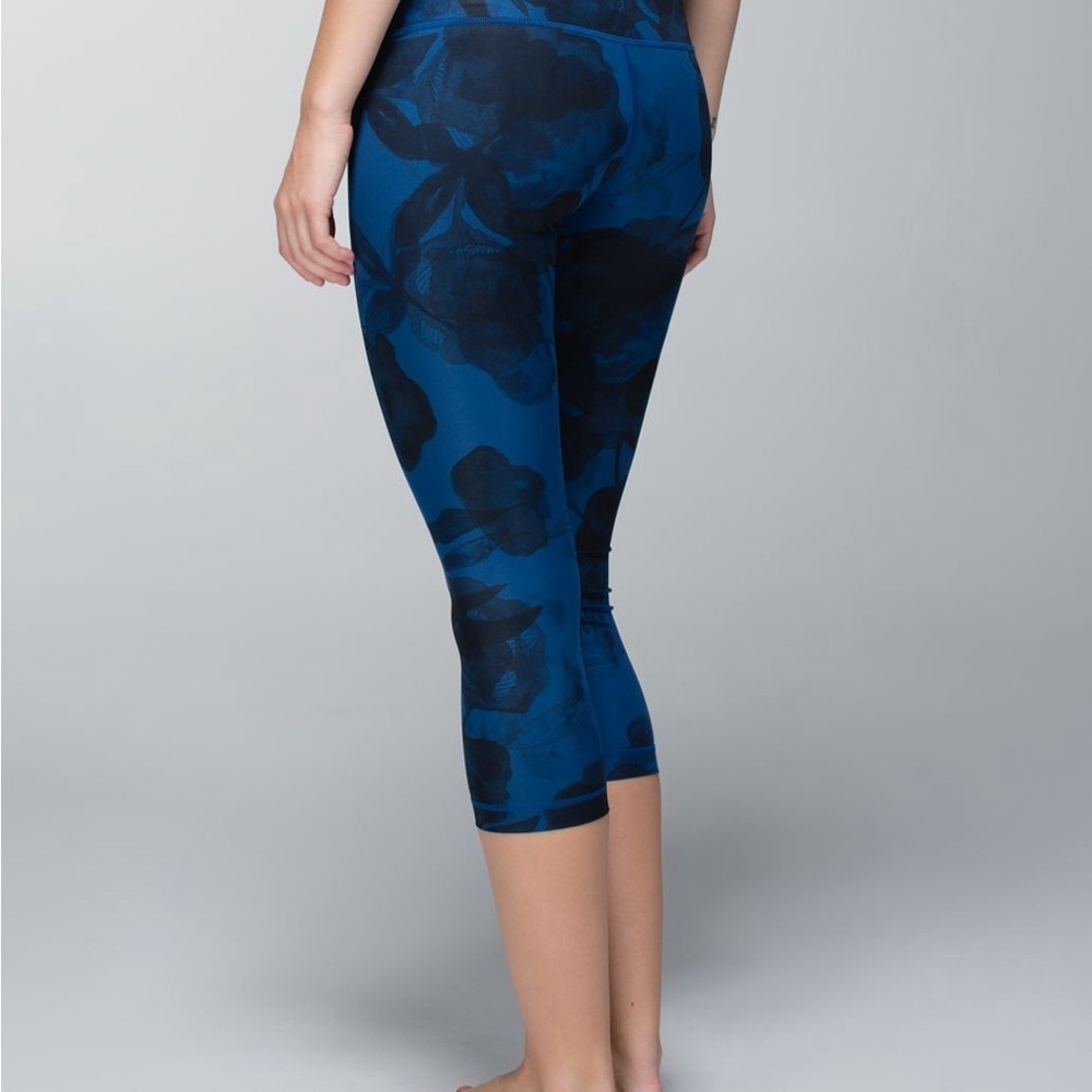 Lululemon Wunder Under Crop II *Full-On Luxtreme
Jumbo Inky Floral Black Inkwell